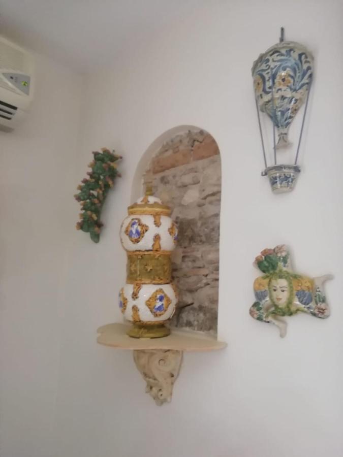 Casa Antica Savoia Apartment ตาออร์มินา ภายนอก รูปภาพ